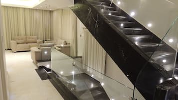 Vila Elite, 5 kamar tidur, pemandangan kebun | Resepsionis
