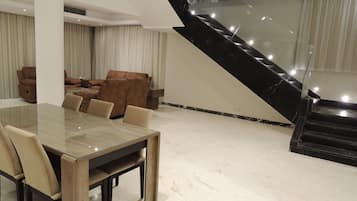 Vila Elite, 5 kamar tidur, pemandangan kebun | Resepsionis