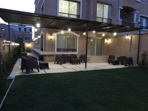 Façade de l’hébergement - soirée/nuit