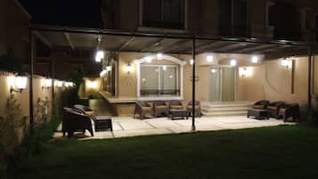 5 عدّة غرف نوم وملاءات من القطن المصري وأغطية فراش متميزة