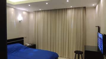 Elite Villa, 5 Bedrooms, Garden View | 5 bedrooms, Egyptian cotton sheets, premium bedding, down comforters