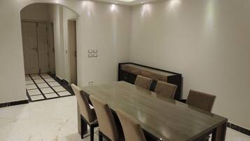 Elite Villa, 5 Bedrooms, Garden View | 5 bedrooms, Egyptian cotton sheets, premium bedding, down comforters