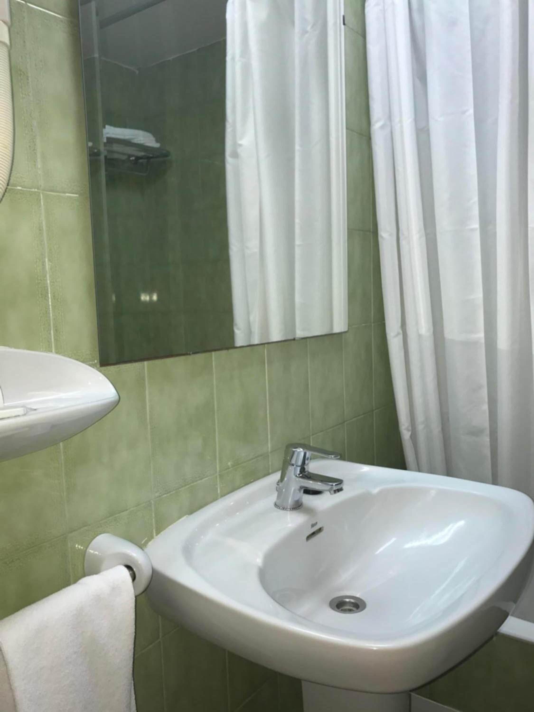 bathtub, free toiletries, hair dryer, bidet