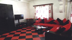 Studio | Living area | Flat-screen TV - Hotel Bouazza (Tiaret)