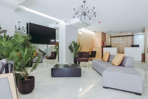 Área de estar no saguão