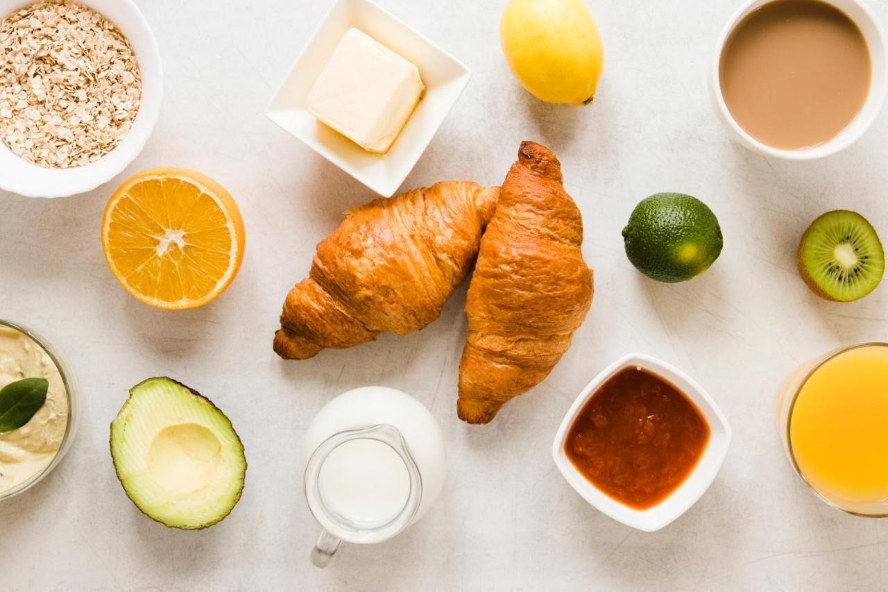 daily continental breakfast (eur 10 per person)
