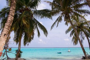 Beach yoga - Fanhaa Maldives (Hanimaadhoo)