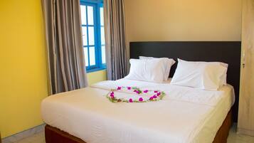 6 bedrooms, individually decorated, individually furnished, desk