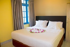 6 bedrooms, individually decorated, individually furnished, desk - Fanhaa Maldives (Hanimaadhoo)