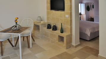 Suite Luxury, vista cortile (Poseidonia) | 1 camera, lenzuola Frette, biancheria da letto di alta qualità