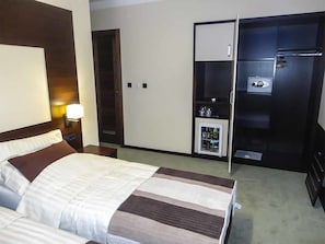 Minibar, Zimmersafe, schallisolierte Zimmer, Bügeleisen/Bügelbrett