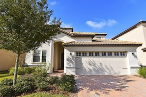 House, 6 Bedrooms | Front of property