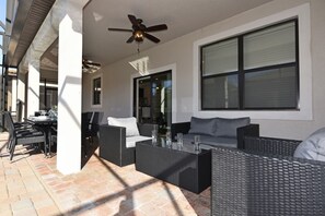 House, 6 Bedrooms | Balcony