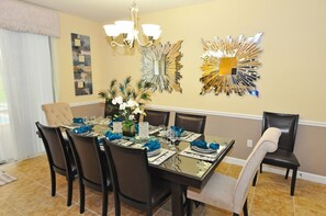 House, Multiple Beds | In-room dining