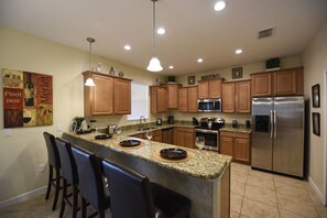 House, 6 Bedrooms | Private kitchen