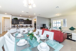 Villa, 6 Bedrooms | In-room dining - Champions Gate Six-bedroom (Davenport)