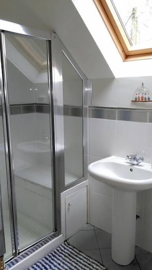 Comfort Apartment, Garden View | Bathroom | Towels