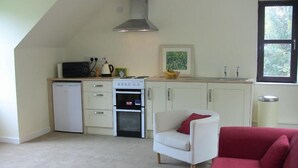 Blackout curtains, free WiFi, bed sheets - The Garden Apartment (St. Andrews)