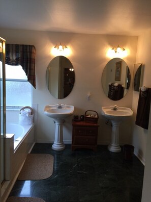 House, 3 Bedrooms | Bathroom