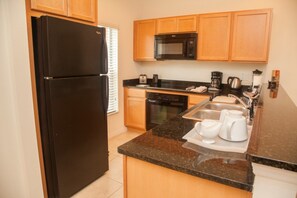 Townhome, 2 Bedrooms | Private kitchen