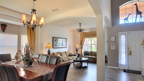 Maison, 6 chambres | Repas dans la chambre
