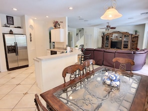 House, 6 Bedrooms | In-room dining