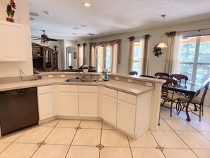 House, 6 Bedrooms | Private kitchen