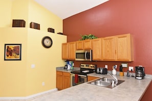 House, 5 Bedrooms | Private kitchen