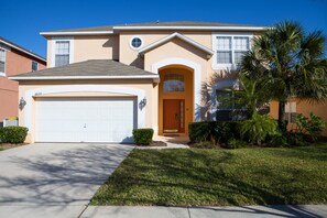 บ้านพัก, 6 ห้องนอน | ด้านหน้าที่พัก