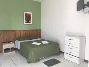 Minibar, Verdunkelungsvorhänge, Bügeleisen/Bügelbrett