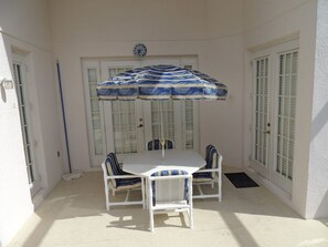 House, 6 Bedrooms | Balcony
