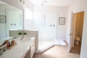 House, Multiple Beds | Bathroom - Golden Palms Vacation Resort Seven-bedroom (Kissimmee)