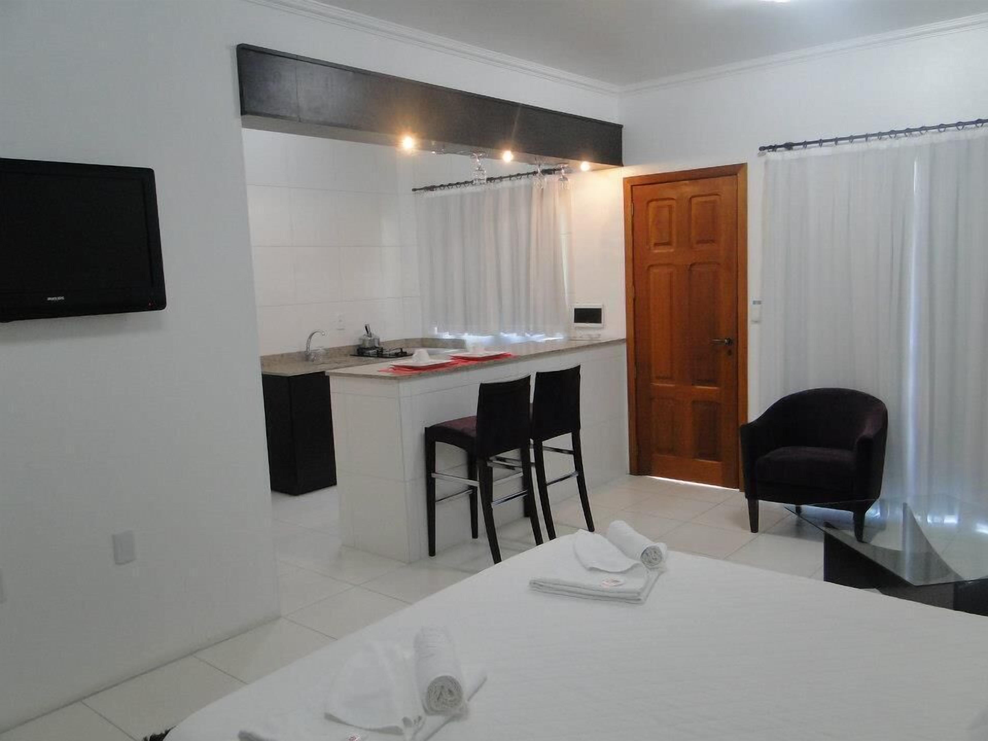 basic room, 1 double bed, non smoking | minibar, in-room safe, blackout curtains, iron/ironing board