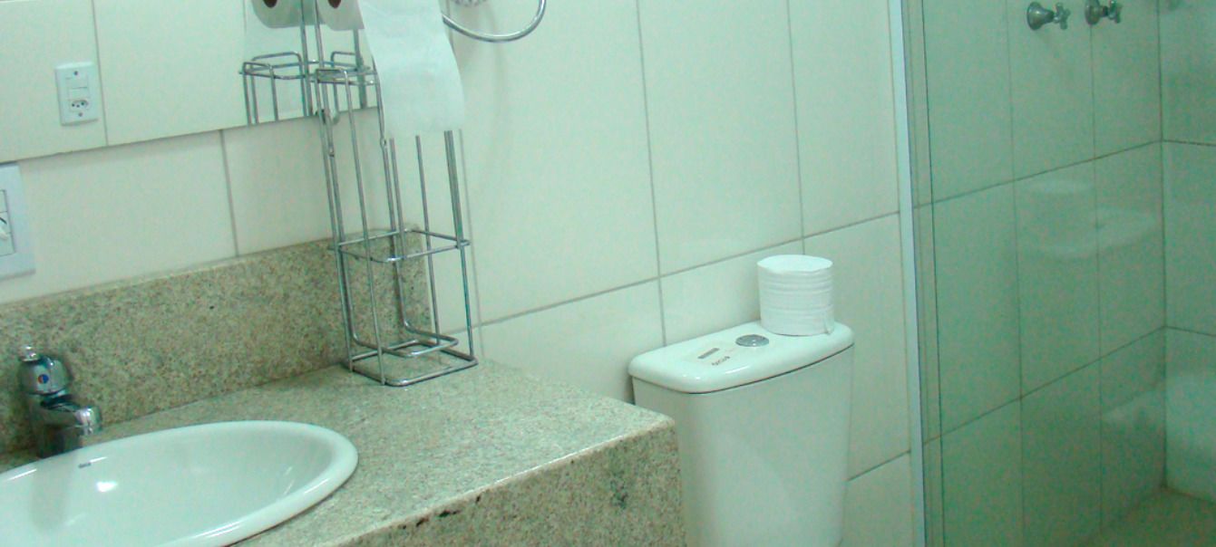 deluxe apartment, non smoking | bathroom | free toiletries, hair dryer, towels