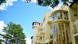 A multi-story building with a prominent 'Sider' sign, balconies, and large windows.