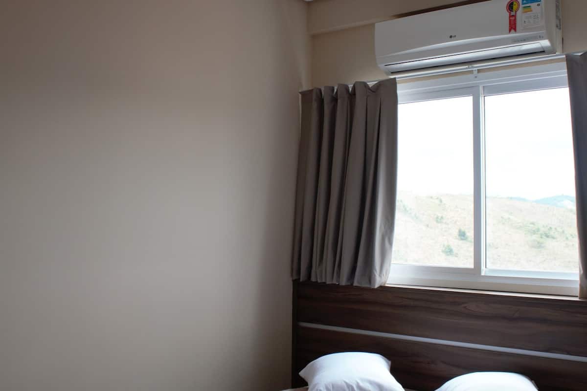 Chambre Double Standard, 1 lit double, non-fumeurs | Minibar, coffres-forts dans les chambres, bureau, rideaux occultants