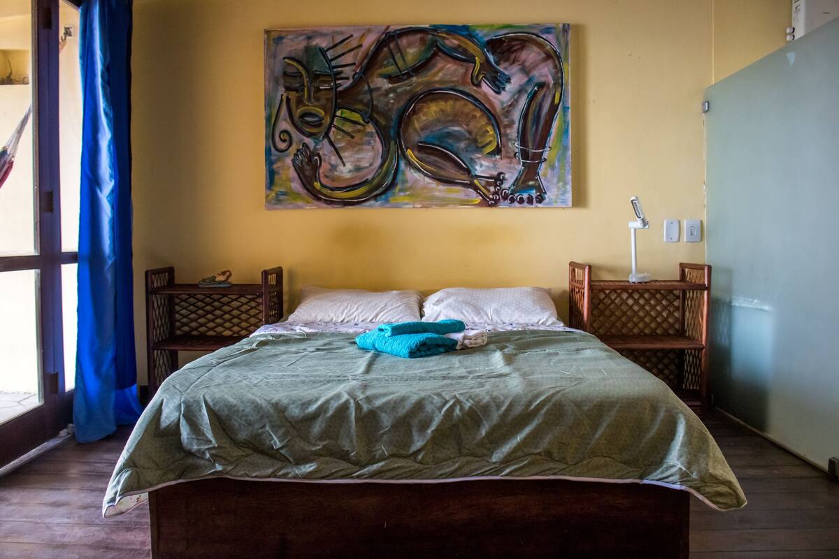 Iron/ironing board, free WiFi, bed sheets