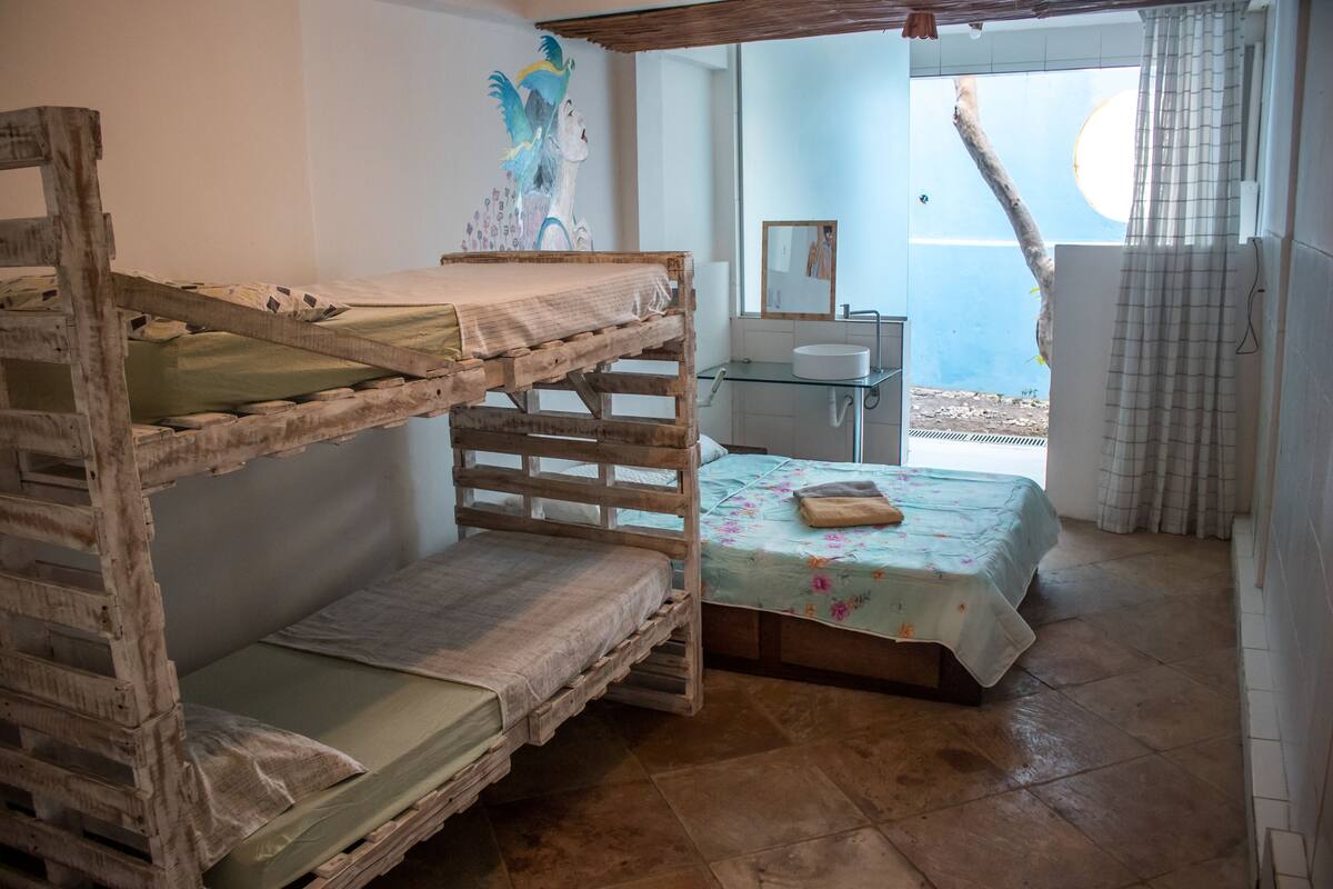 Iron/ironing board, free WiFi, bed sheets
