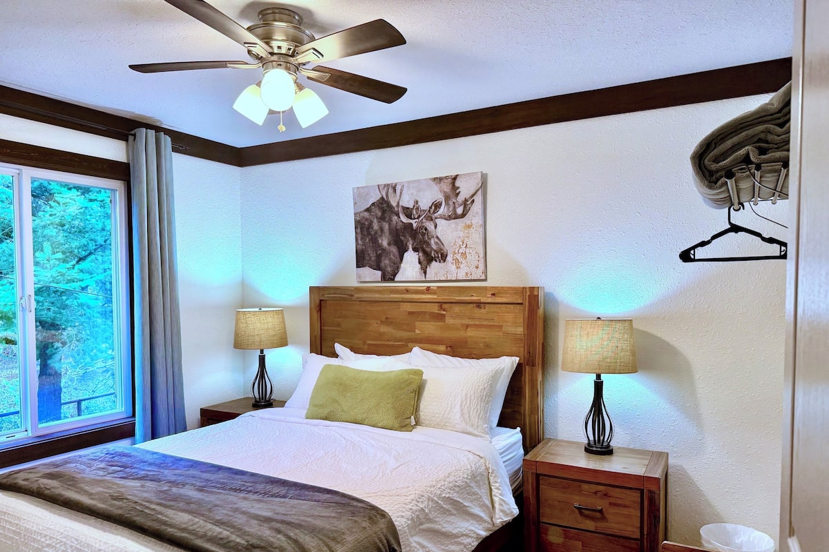 Heron's Perch - Cottage, 2 Bedrooms, Kitchenette, River View | Hypo-allergenic bedding, individually decorated, individually furnished