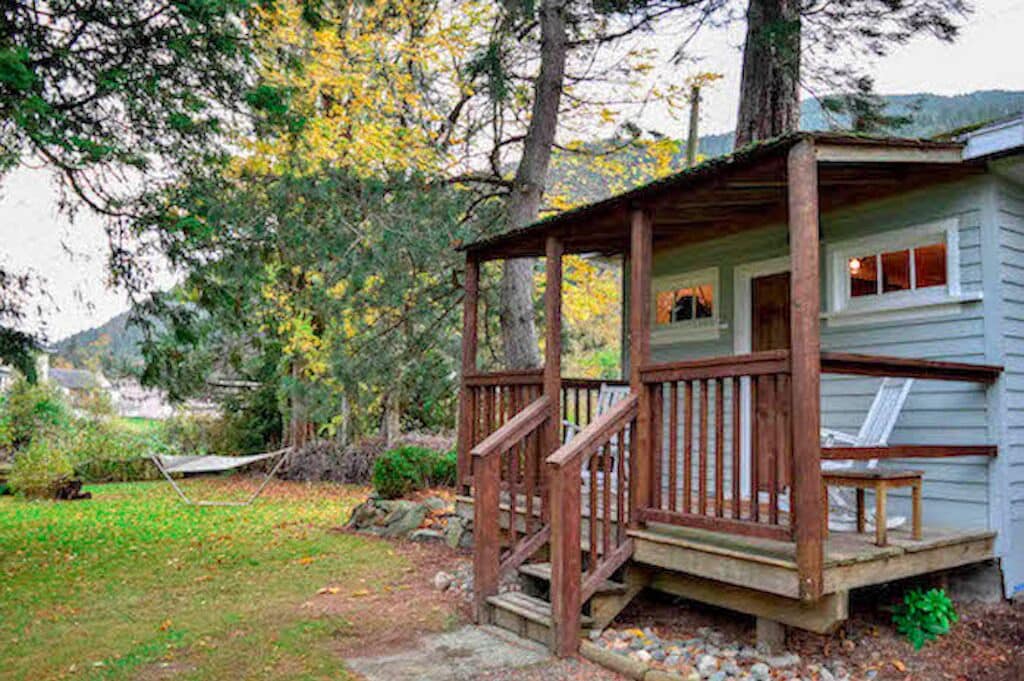 コテージ クイーンベッド 1 台 簡易キッチン リバービュー | テラス / パティオ