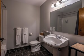 Ensemble baignoire-douche, baignoire profonde