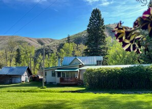 Bungalow Deluxe, 1 très grand lit, non-fumeur, vue sur la montagne | Literie de qualité, couette en duvet, lit avec matelas Tempur-Pedic