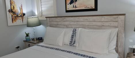 Departamento Premium, 1 cama King size, para no fumadores, vista al jardín | 1 habitación, ropa de cama de alta calidad y cortinas blackout