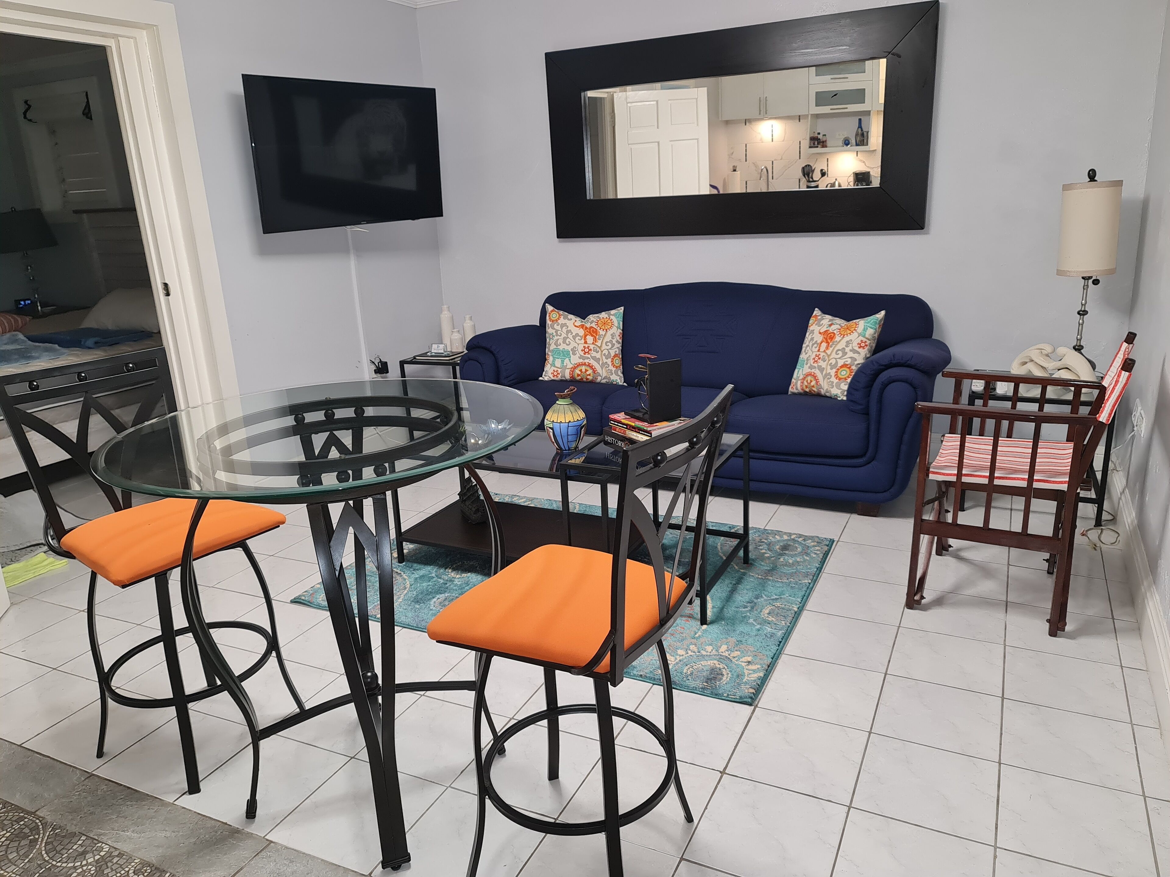 Apartemen Premium, 1 Tempat Tidur King, Bebas Asap Rokok, pemandangan kebun | Makan di kamar