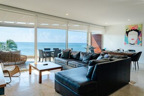 TV, DVD player - Embassy Penthouse Beachfront at The Elements by BRIC (Playa del Carmen)