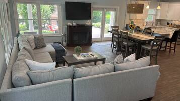 Smart TV, fireplace, DVD player, stereo