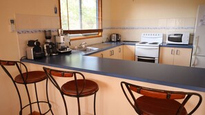 Fridge, microwave, oven, stovetop - Pegasus Retreat - in the coastal village of Venus Bay (Venus Bay)