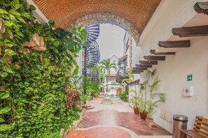 Terrace/patio - Fabulous 1 Bedroom in between 5th Avenue and the Beach by BRIC Vacations (Playa del Carmen)