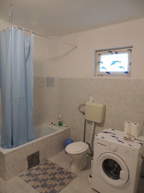 Sèche-cheveux, serviettes fournies