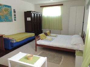 2 bedrooms, iron/ironing board, wheelchair access